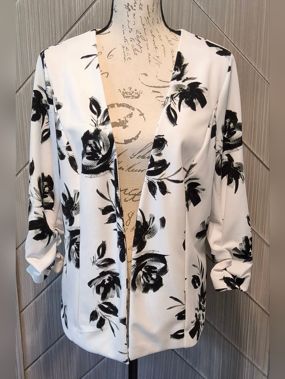 Worthington L Black White Floral Blazer Ruched Sleeve Open Front Career Modern